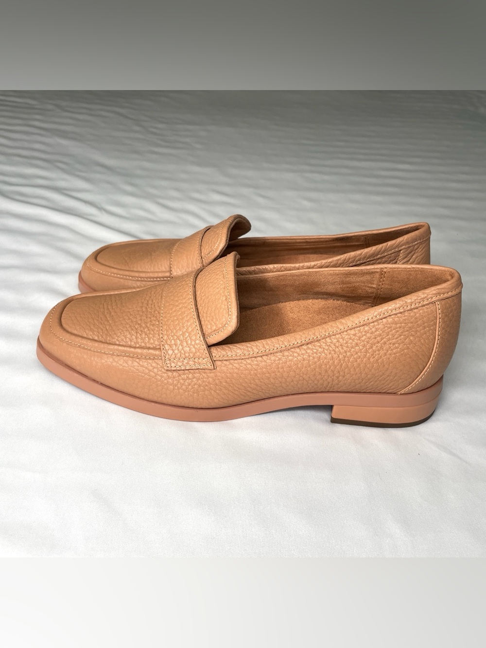 Vionic Sellah Leather Square Toe Loafers Macaroon Beige Tan Orthotic Women Sz 7